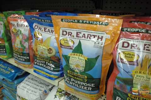 idea99garden_accessories_fertilizer_dr_earth.jpg